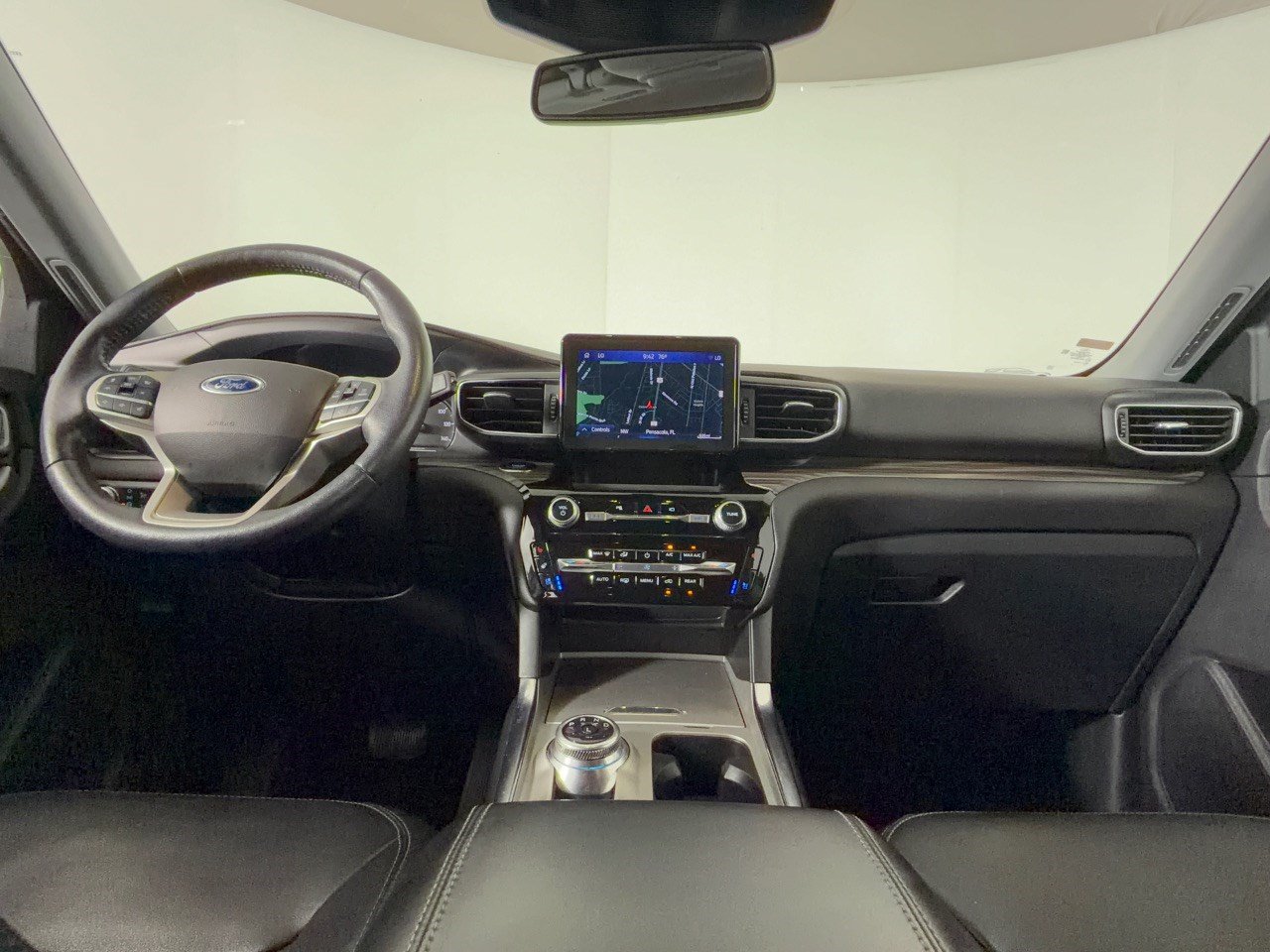 Used 2022 Ford Explorer Limited w/ Equipment Group 301A RWD image 17