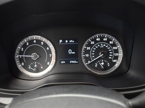 Used 2022 Hyundai Venue Limited image 20