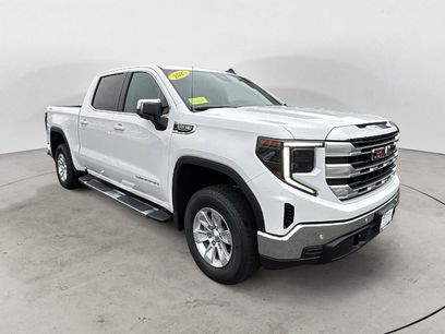 New 2025 GMC Sierra 1500 SLE w/ Preferred Package