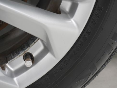 Used 2016 Nissan Rogue SV FWD image 24