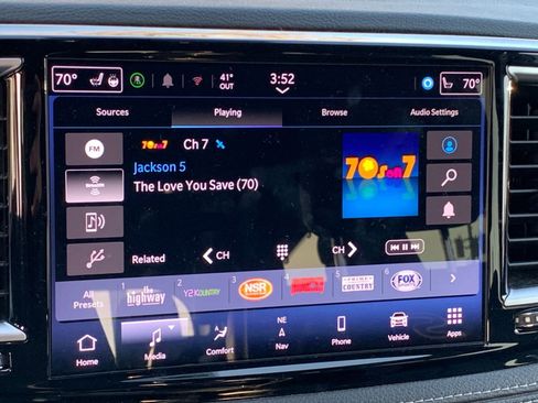 Used 2025 Chrysler Pacifica Limited image 22