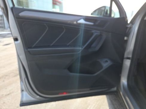 Used 2022 Volkswagen Tiguan SE image 10