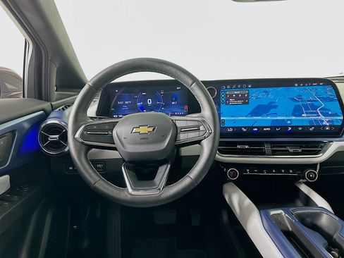 Used 2025 Chevrolet Equinox EV LT image 17
