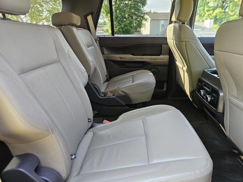 Used 2020 Ford Expedition XLT w/ Equipment Group 202A AWD/4WD image 19