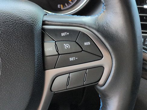Used 2019 Jeep Grand Cherokee Laredo AWD/4WD image 25