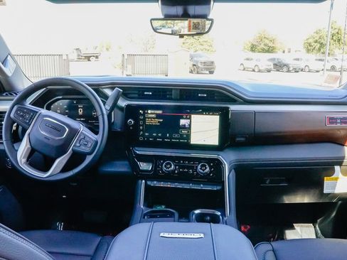 New 2026 GMC Sierra 2500 Denali w/ Denali Reserve Package image 18