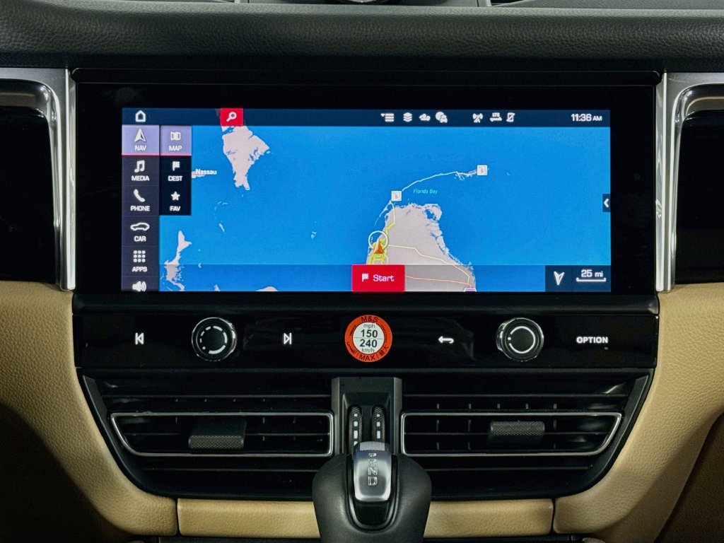 Certified 2026 Porsche Macan AWD/4WD image 15