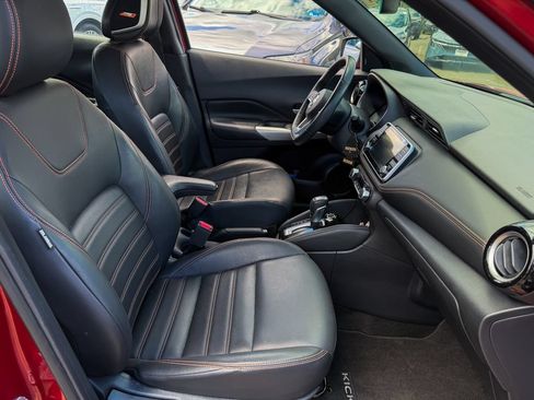 Used 2020 Nissan Kicks SR w/ SR Premium Package FWD image 9