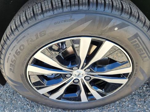 New 2025 Volvo XC60 B5 Core w/ Climate Package image 17