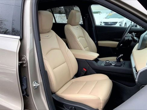 Used 2024 Cadillac XT4 Luxury w/ Cold Weather Package image 6