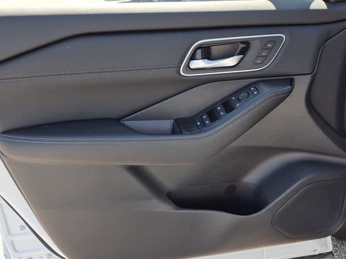 New 2026 Nissan Rogue Platinum AWD/4WD image 9