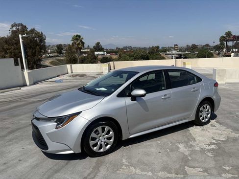 Used 2025 Toyota Corolla LE FWD image 2