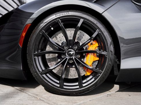 Used 2023 McLaren Artura image 3