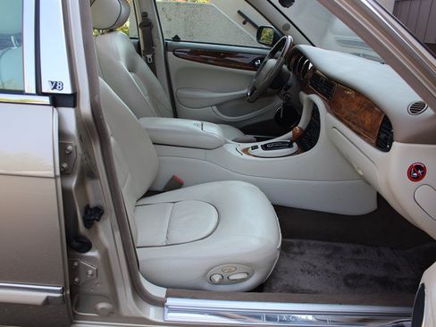 Used 2001 Jaguar XJ RWD image 31