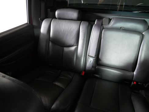 Used 2004 Chevrolet Avalanche 2500 w/ Preferred Equipment Group image 12