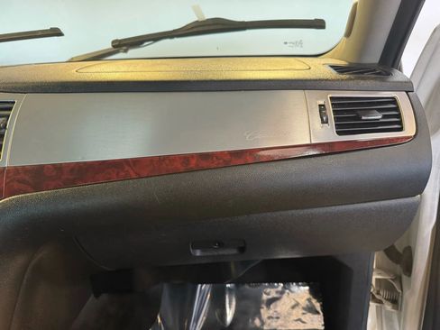 Used 2011 Cadillac Escalade EXT Premium image 29