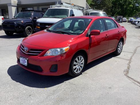 Used 2013 Toyota Corolla LE FWD image 2
