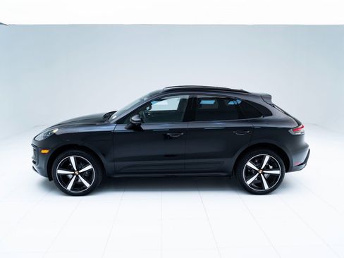 Certified 2026 Porsche Macan AWD/4WD image 2