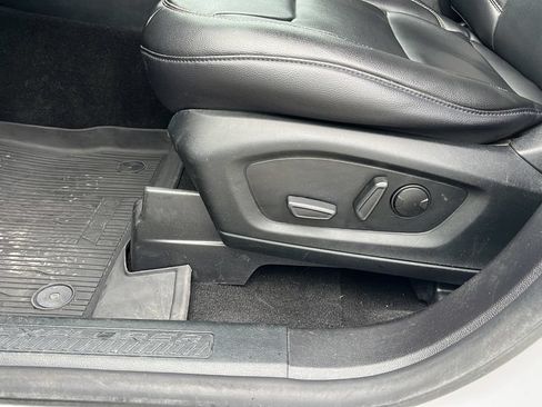 Used 2020 Ford Explorer XLT w/ Equipment Group 202A AWD/4WD image 18