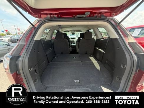 Used 2015 Chevrolet Traverse LT w/ Style and Technology Package FWD image 12
