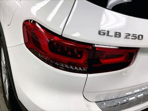 Used 2022 Mercedes-Benz GLB 250 4MATIC image 28