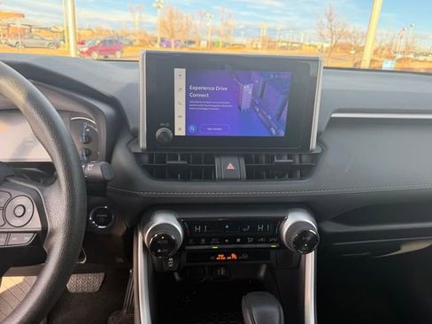 Used 2025 Toyota RAV4 XLE image 18