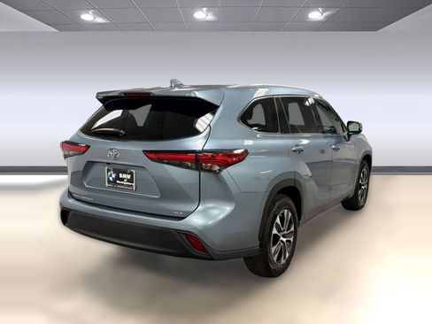 Used 2022 Toyota Highlander XLE FWD image 7