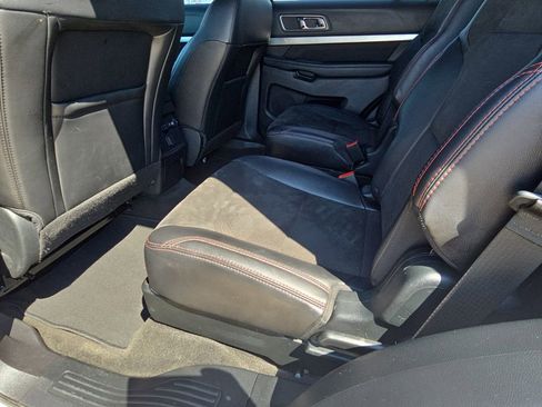 Used 2018 Ford Explorer XLT w/ Equipment Group 202A AWD/4WD image 15