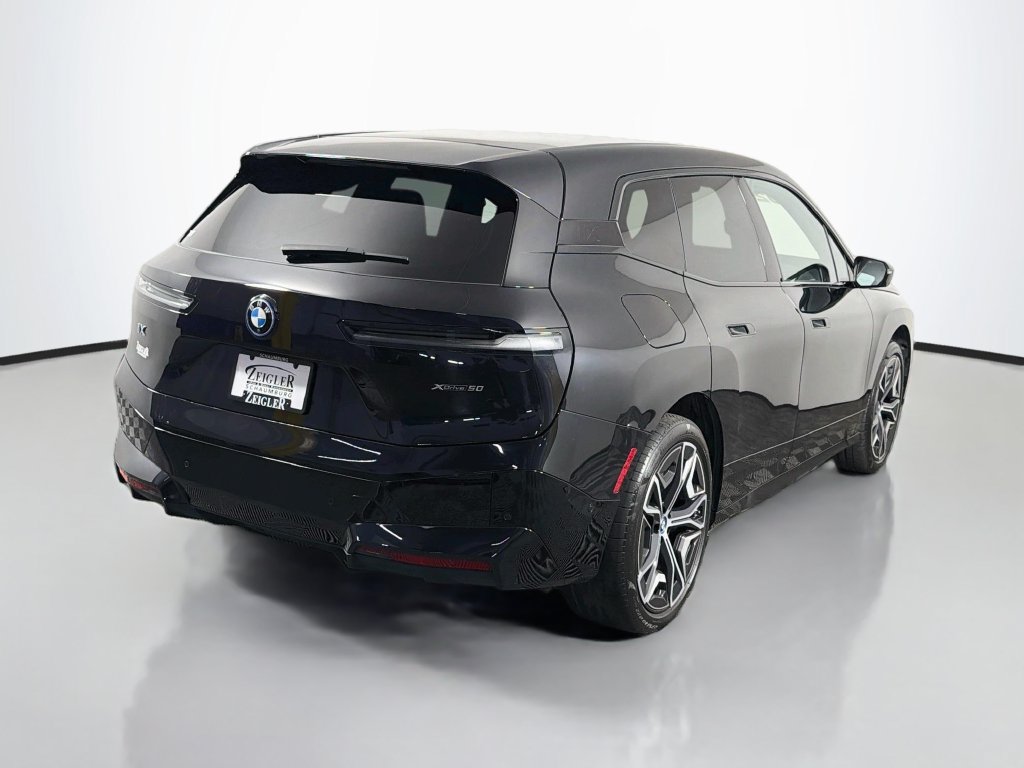 Used 2024 BMW iX xDrive50 w/ Sport Package AWD/4WD image 7