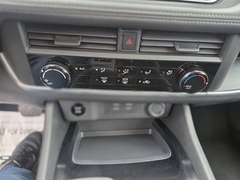 Used 2025 Nissan Rogue S AWD/4WD image 20
