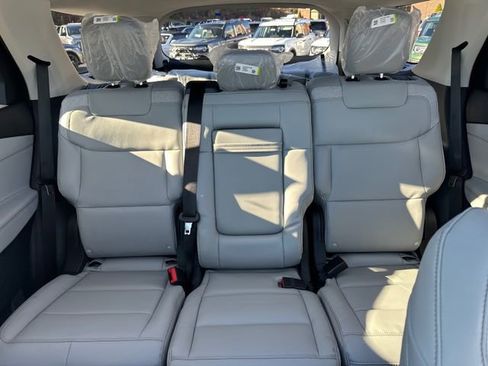 New 2026 Ford Explorer Active w/ Active Comfort Package image 18