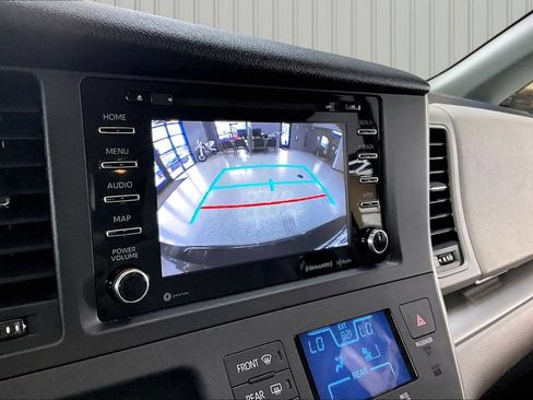 Used 2020 Toyota Sienna LE w/ LE Preferred Package AWD/4WD image 14