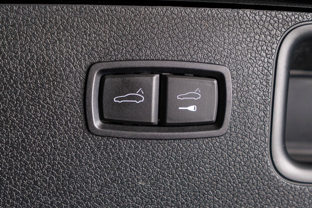Certified 2023 Porsche Macan S AWD/4WD image 41