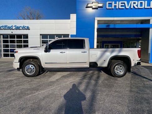 Used 2024 Chevrolet Silverado 3500 High Country w/ High Country Premium Package AWD/4WD image 2