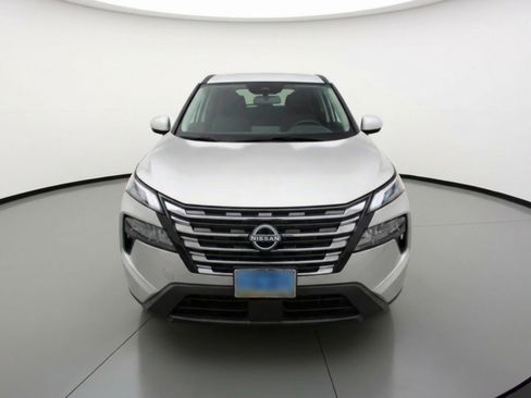 Used 2025 Nissan Rogue SV FWD image 2