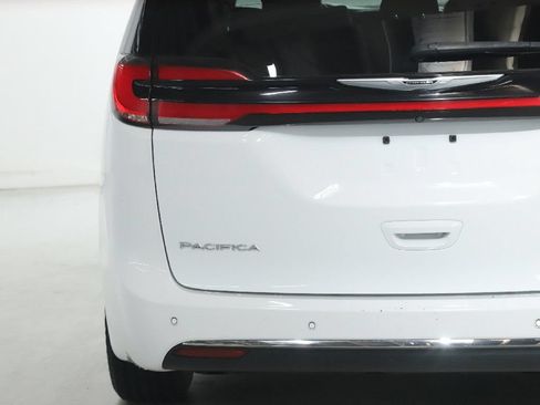 Used 2024 Chrysler Pacifica Limited FWD image 43