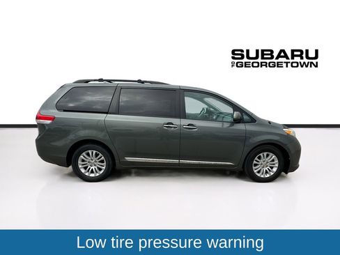 Used 2014 Toyota Sienna XLE image 8