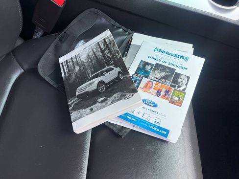 Used 2015 Ford Explorer XLT w/ Equipment Group 202B AWD/4WD image 39