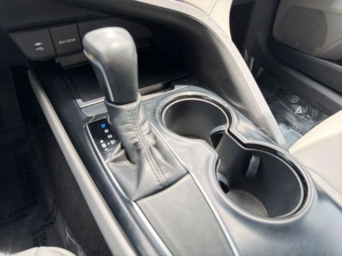 Used 2019 Toyota Camry SE FWD image 23