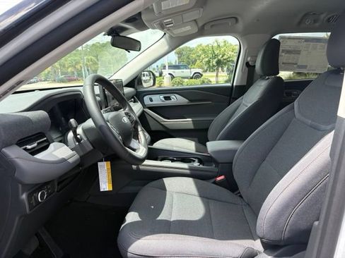 New 2026 Ford Explorer Active RWD image 14
