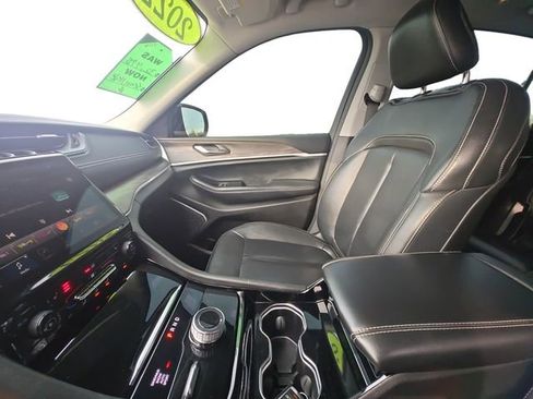 Used 2022 Jeep Grand Cherokee L Limited image 11