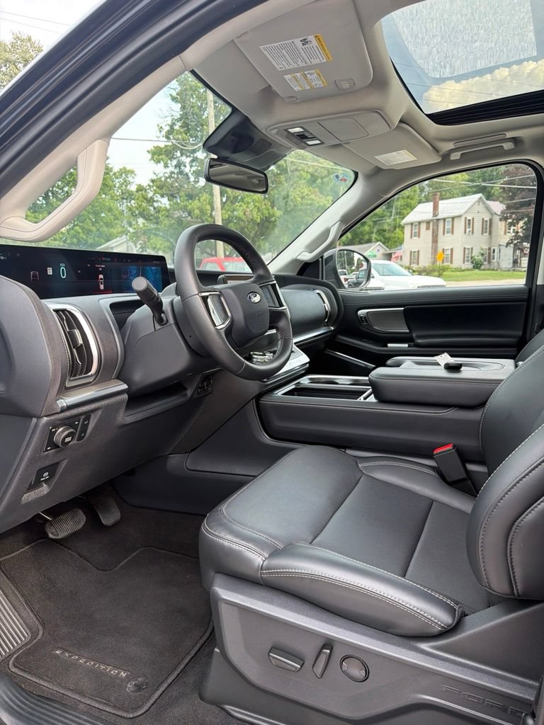 Used 2026 Ford Expedition Platinum w/ Driver's Package AWD/4WD image 78