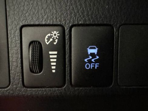 Used 2013 Toyota RAV4 Limited AWD/4WD image 9