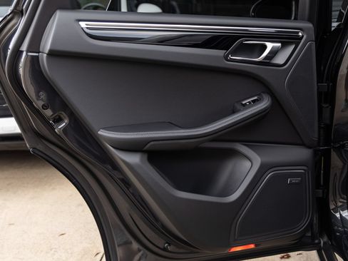 Certified 2026 Porsche Macan AWD/4WD image 34