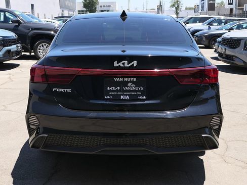 Used 2023 Kia Forte LXS w/ LXS Technology Package FWD image 4