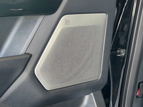 Used 2023 Ford F150 Lightning Platinum image 42