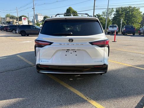 New 2026 Toyota Sienna Platinum AWD/4WD image 4