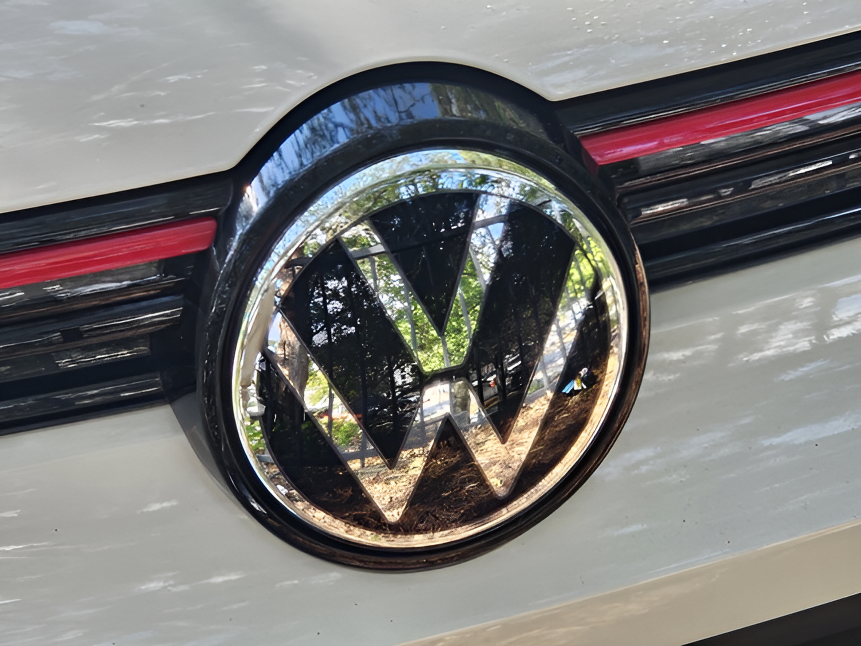 Used 2025 Volkswagen GTI SE FWD image 11