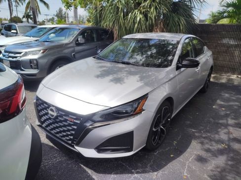 Used 2025 Nissan Altima 2.5 SR FWD image 1