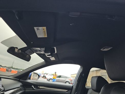 Used 2019 Honda Accord Sport image 14